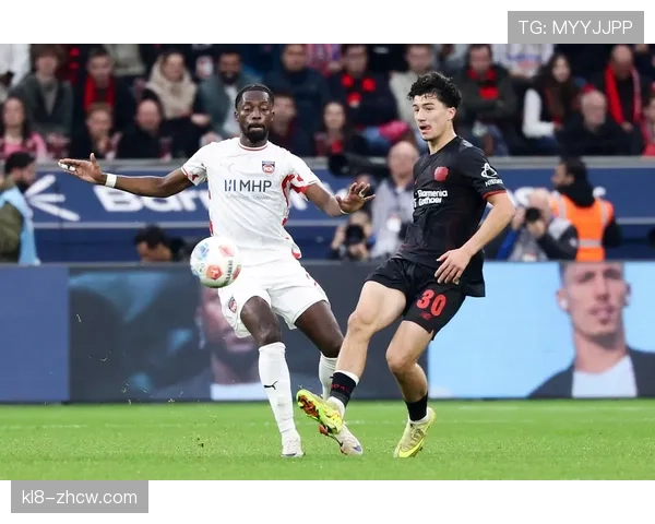 勒沃库森两翼传中战术奏效 蒂尔曼后插上跑位撕开海登海姆防线